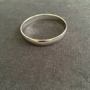 Monet 8”Round Silver Tone Bracelet. Excellent condition.